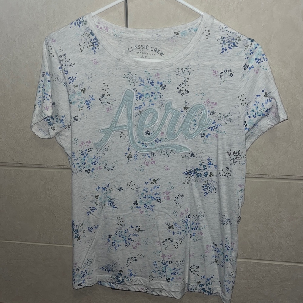Aero t shirt with floral designs XL but fits more like a large